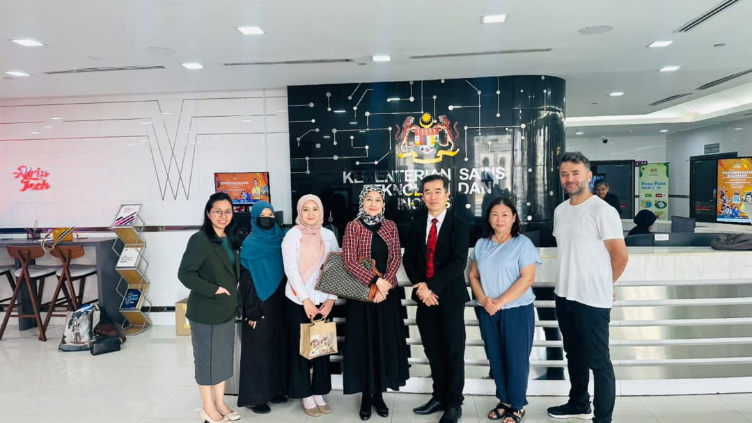 Grusonn Wellness team with MOSTI and Bioeconomy Corporation representatives at the Ministry of Science, Technology and Innovation