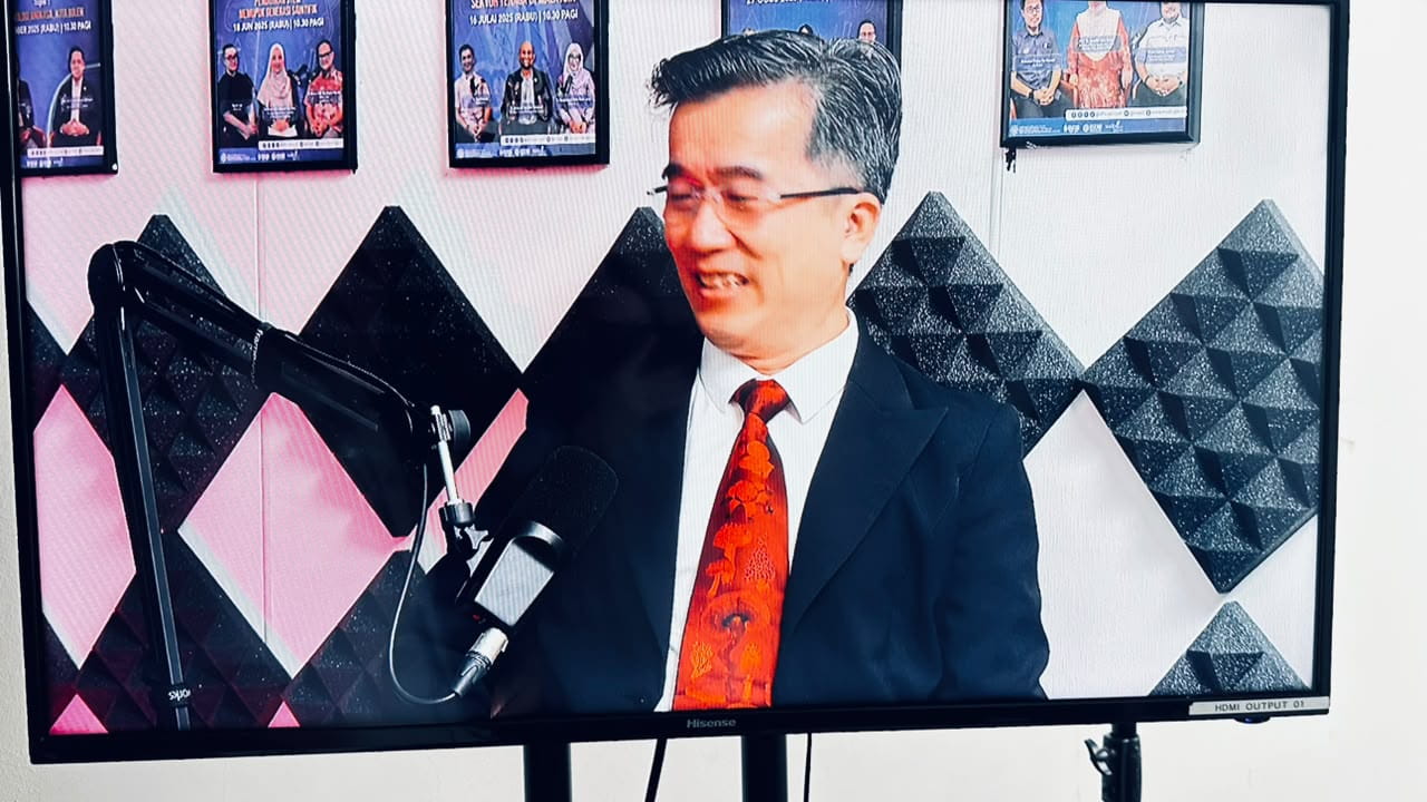 Magnus Mong, Founder and Managing Director of Grusonn Wellness, speaking during the Bual Sains podcast recording