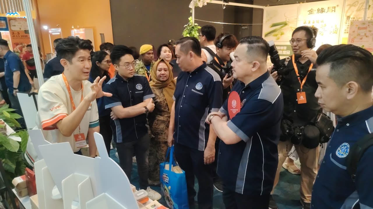 Official visit to the Vive Chocolate booth at Tastefully Food Expo 2026, Johor Bahru