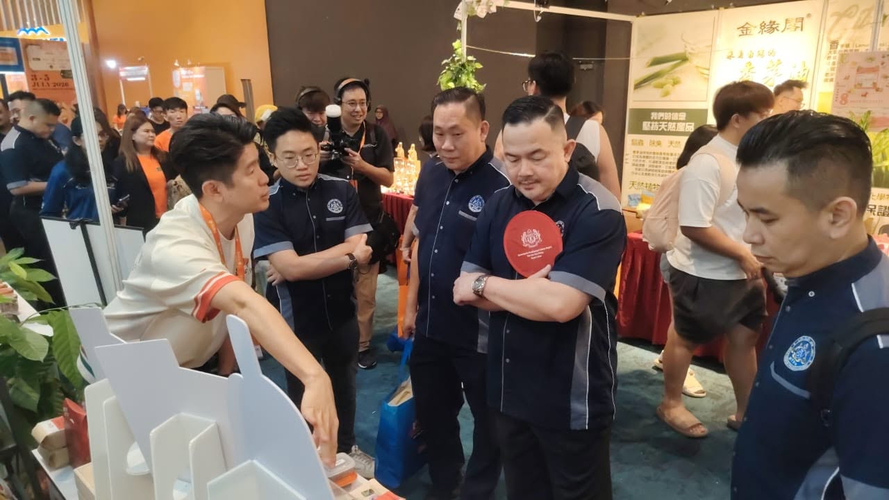 Official visit to the Vive Chocolate booth at Tastefully Food Expo 2026, Johor Bahru